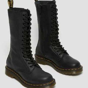 NIB Dr. Martens Virginia Black (1B99)
